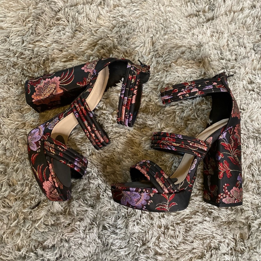 Charlotte Russe Chunky Oriental Print Heel